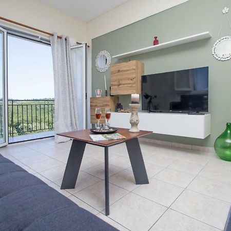 Luxury Skyline Apartment Пелекас Екстериор снимка
