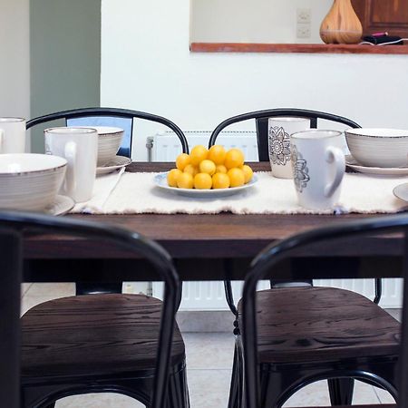 Luxury Skyline Apartment Пелекас Екстериор снимка